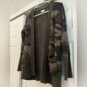 EUC CAMO CARDIGAN WITH FRONT POCKETS